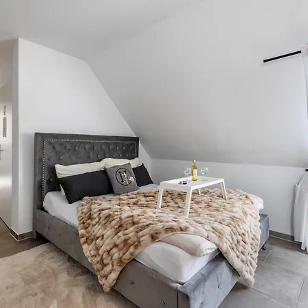 Deluxe * 뒤스부르크